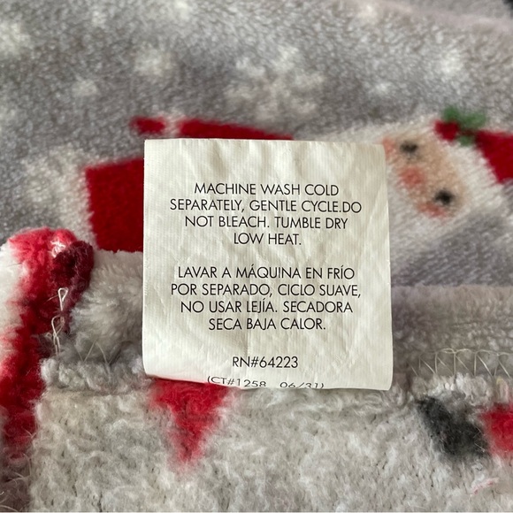 NANTUCKET DISTRIBUTION Fleece Throw Blanket Christmas Gray with Santa 50X64 - Picture 5 of 8